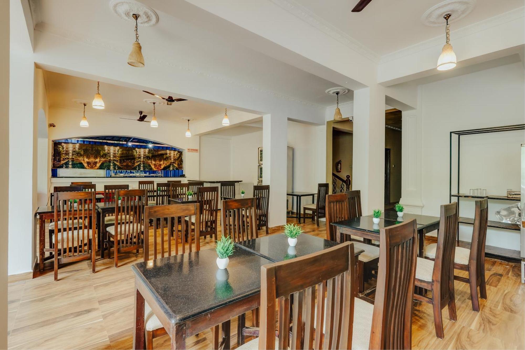 Mayflower Beach Resort By Casa Eternal Baga Εξωτερικό φωτογραφία